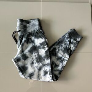 Lululemon black and white tie-dyed joggers